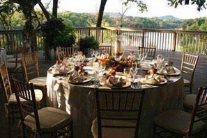 3 restaurantes; se sirve desayuno, almuerzo y cena; cocina americana