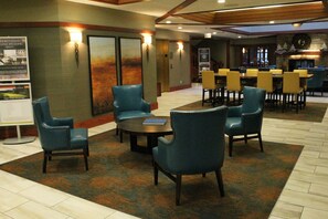 Coin salon dans le hall