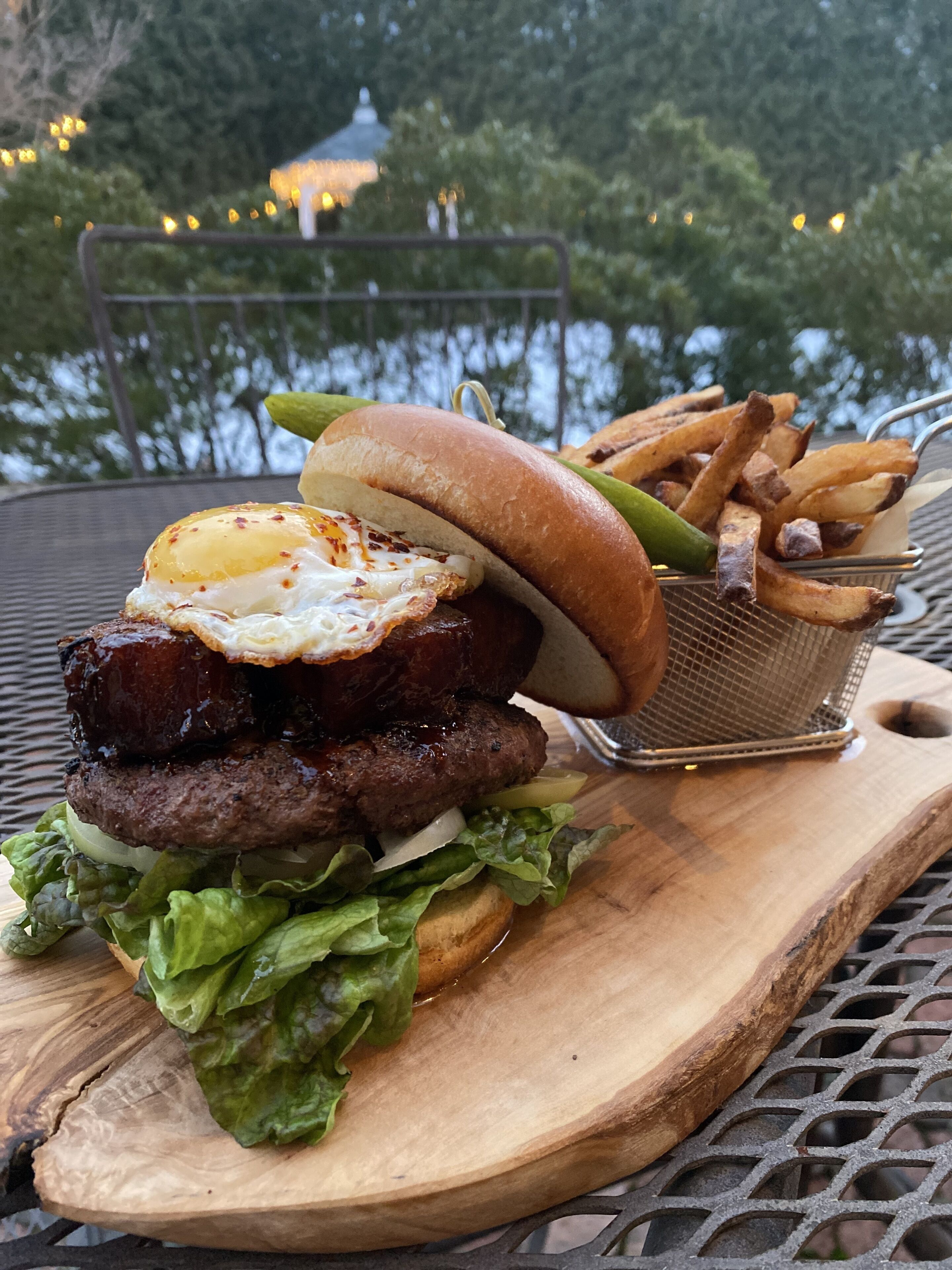 dinner and brunch served, american cuisine