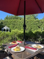 Free continental breakfast on weekdays