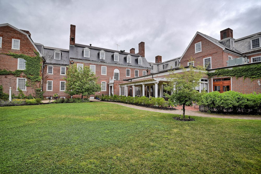 luxury hotels in Amesbury, Ma