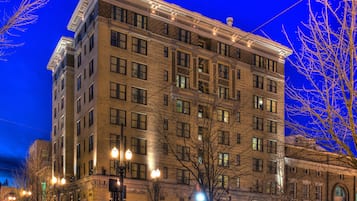 Façade de lâhĂ©bergement - soirĂ©e/nuit