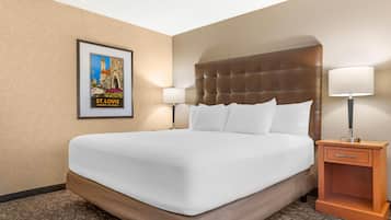 Room, 1 King Bed, Accessible (Tub) | Desk, blackout drapes, iron/ironing board, cribs (free)