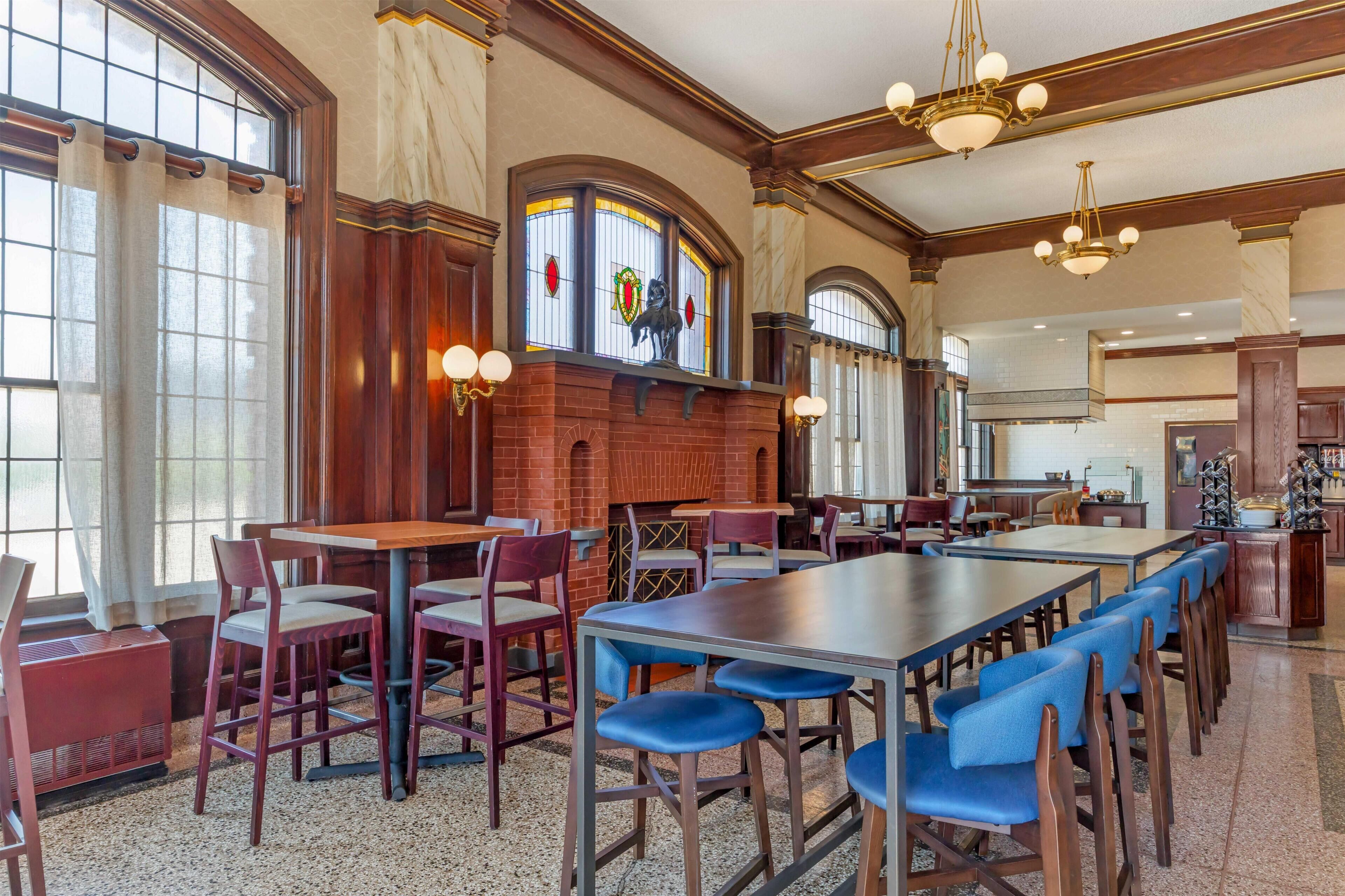 Buffet déjeuner gratuit tous les jours