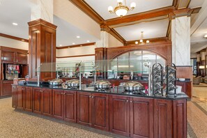Free daily buffet breakfast - Drury Plaza Hotel St. Louis Union Station (St. Louis)