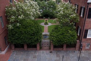 Balcony view - Kehoe House, Historic Inns of Savannah (Savannah)
