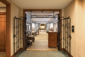 5 restaurants, breakfast served