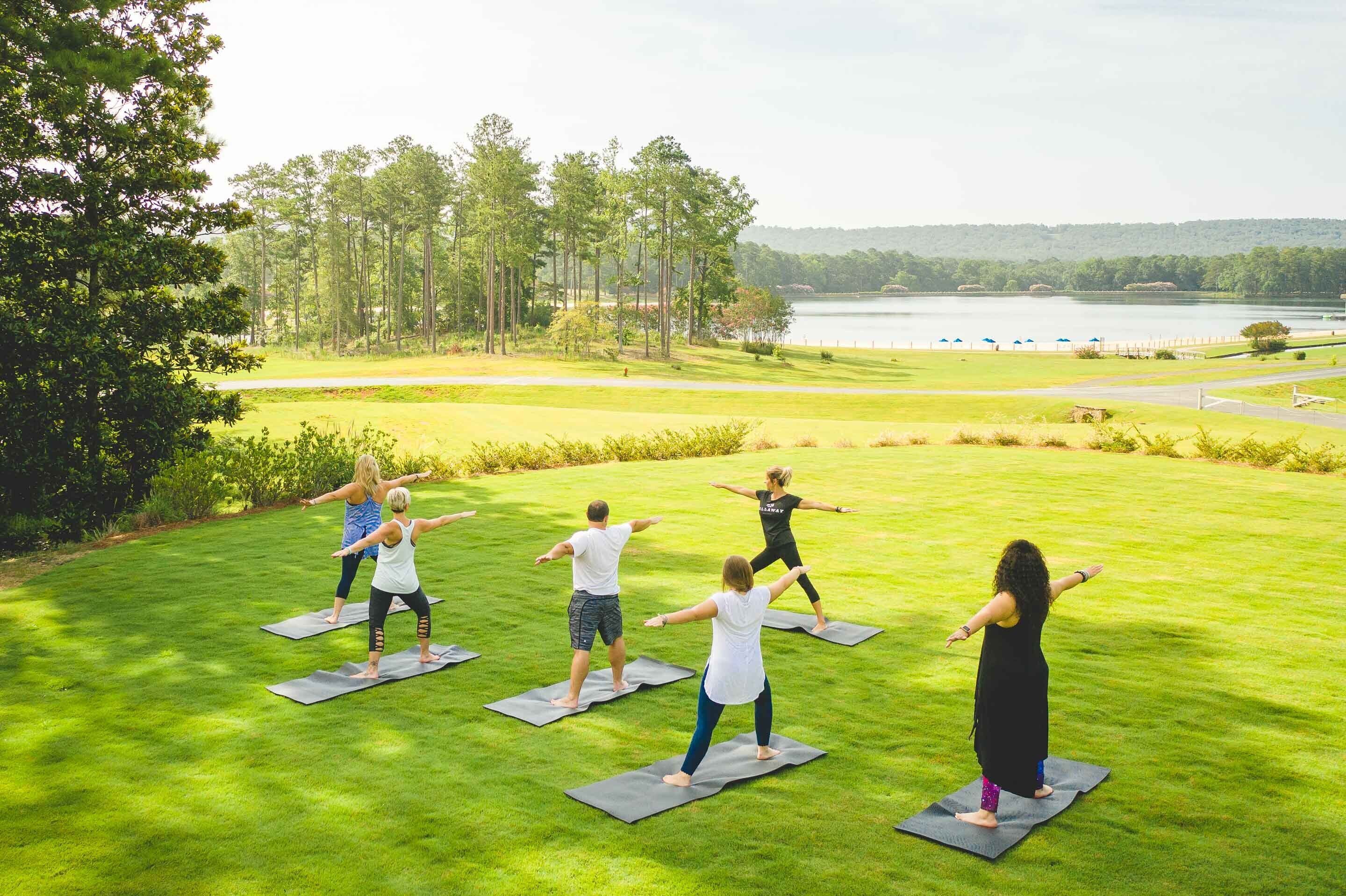 Badstue, dampbad, kroppsbehandlinger og massasje med varme steiner