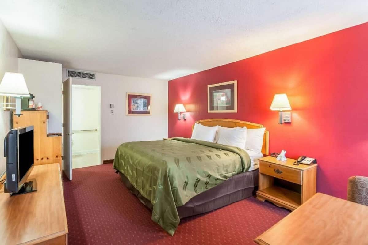 In-room safe, desk, iron/ironing board, free cribs/infant beds