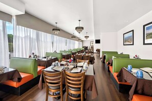 Daily cooked-to-order breakfast for a fee - Quality Inn Luray (Luray)