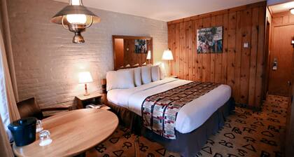 Dude Rancher Lodge