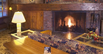 Dude Rancher Lodge