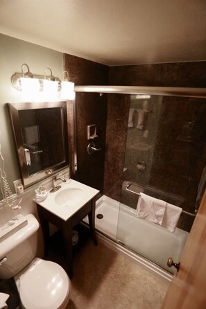 Chambre Standard, 2 lits doubles | Salle de bain