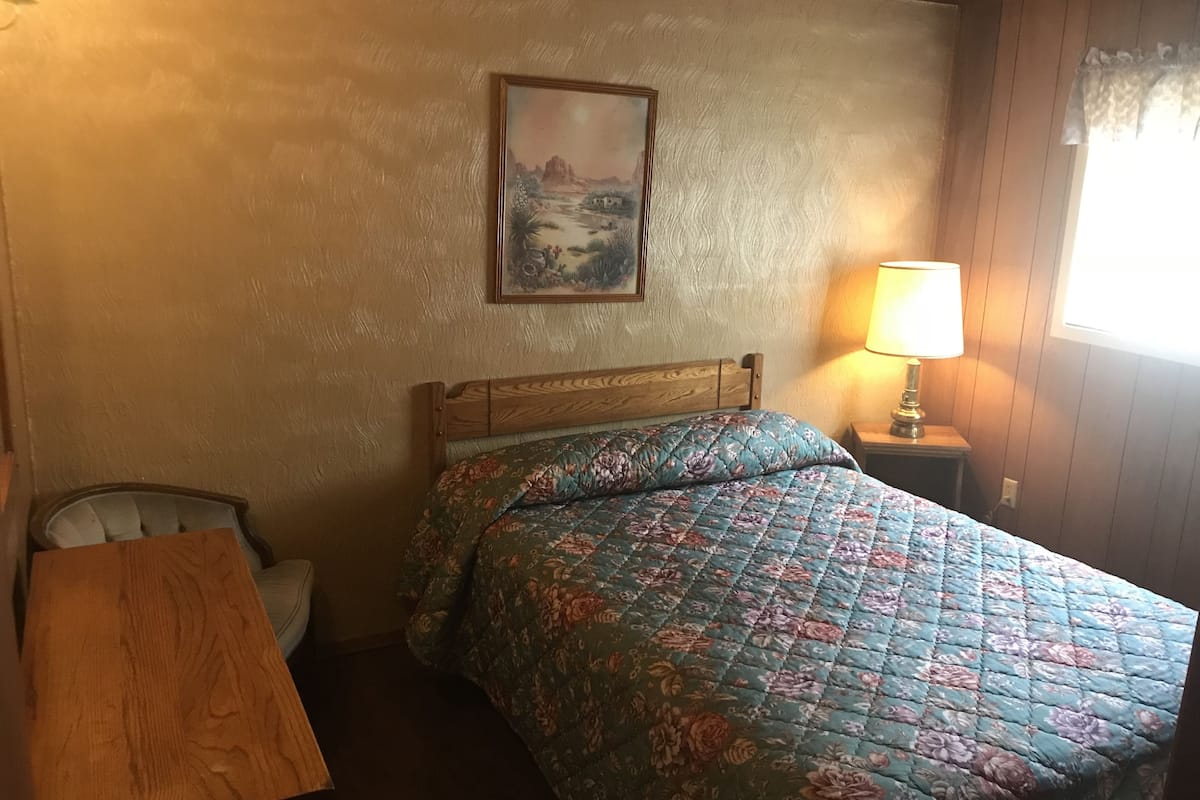 Standard Cabin, 2 Queen Beds | 2 bedrooms, individually furnished, bed sheets