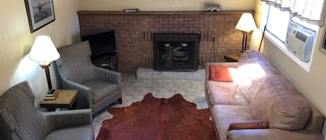 华丽小屋, 2 间卧室 | 客厅 | 平板电视、壁炉、乒乓球