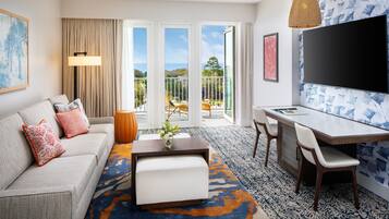 プレミアム スイート 1 ベッドルーム (Sweetgrass Inn) | セーフティボックス (室内)、デスク、ノートパソコン用作業スペース、アイロン / アイロン台