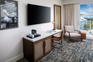 Suite – premium, 1 soverom (Sweetgrass Inn) | Safe på rommet, skrivebord og skrivebord for bærbar PC