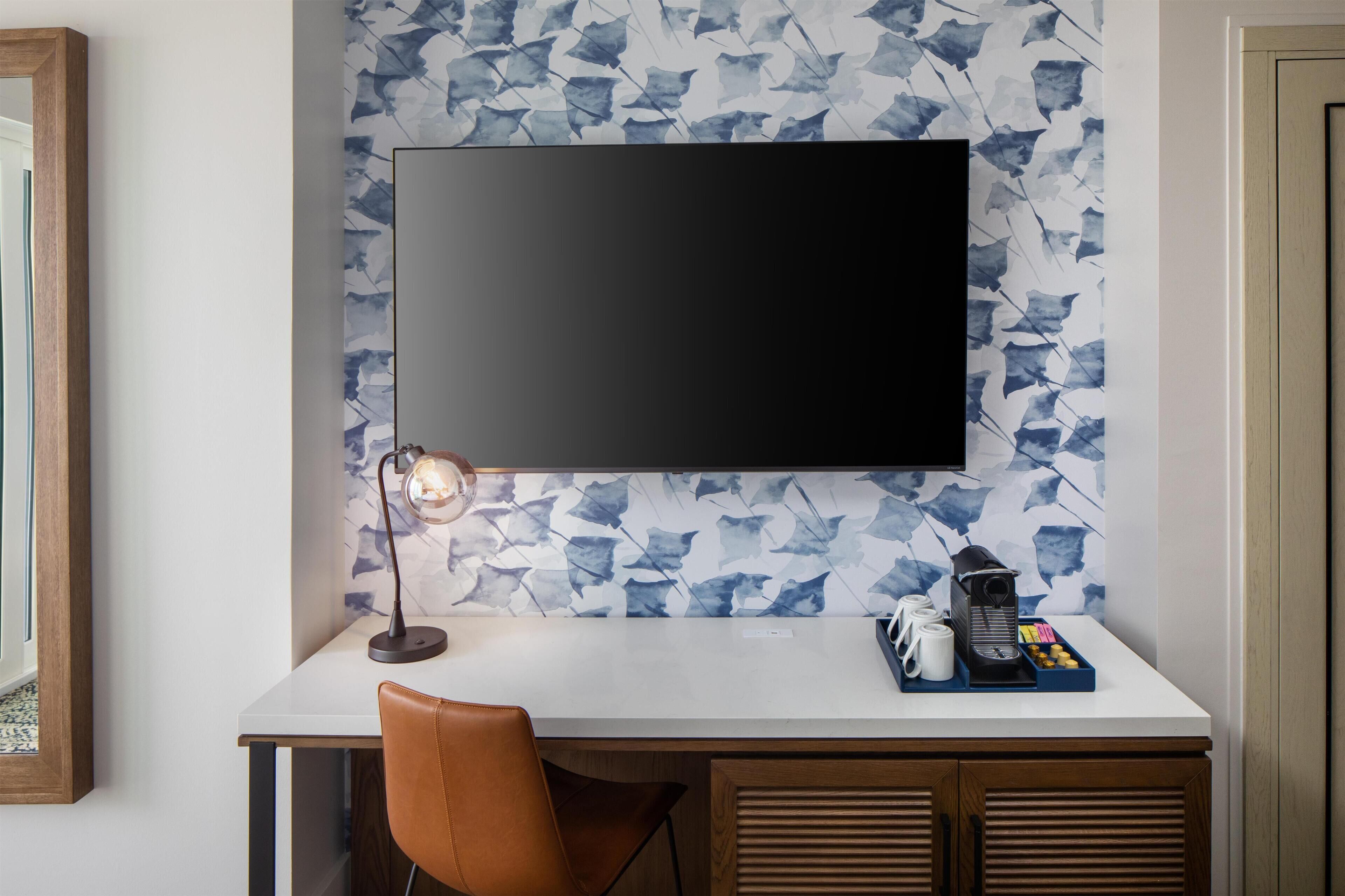 Safe på rommet, skrivebord og skrivebord for bærbar PC