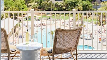 Zimmersafe, Schreibtisch, laptopgeeigneter Arbeitsplatz