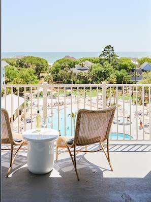 In-room safe, desk, laptop workspace, iron/ironing board - Wild Dunes Resort – Sweetgrass Inn and Boardwalk Inn (Isle of Palms)