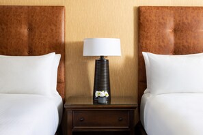 Premium bedding, pillow-top beds, in-room safe, desk - Elevation Hotel & Spa (Crested Butte)