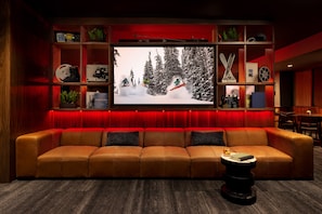 2 bars/lounges, lobby lounge, lobby lounge