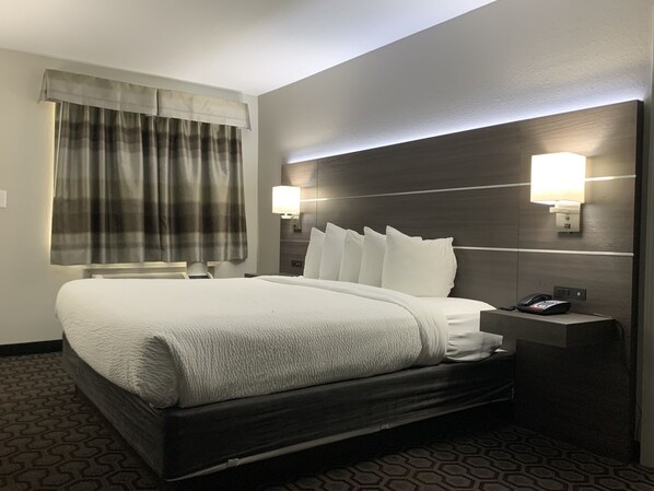 Desk, laptop workspace, iron/ironing board, free WiFi