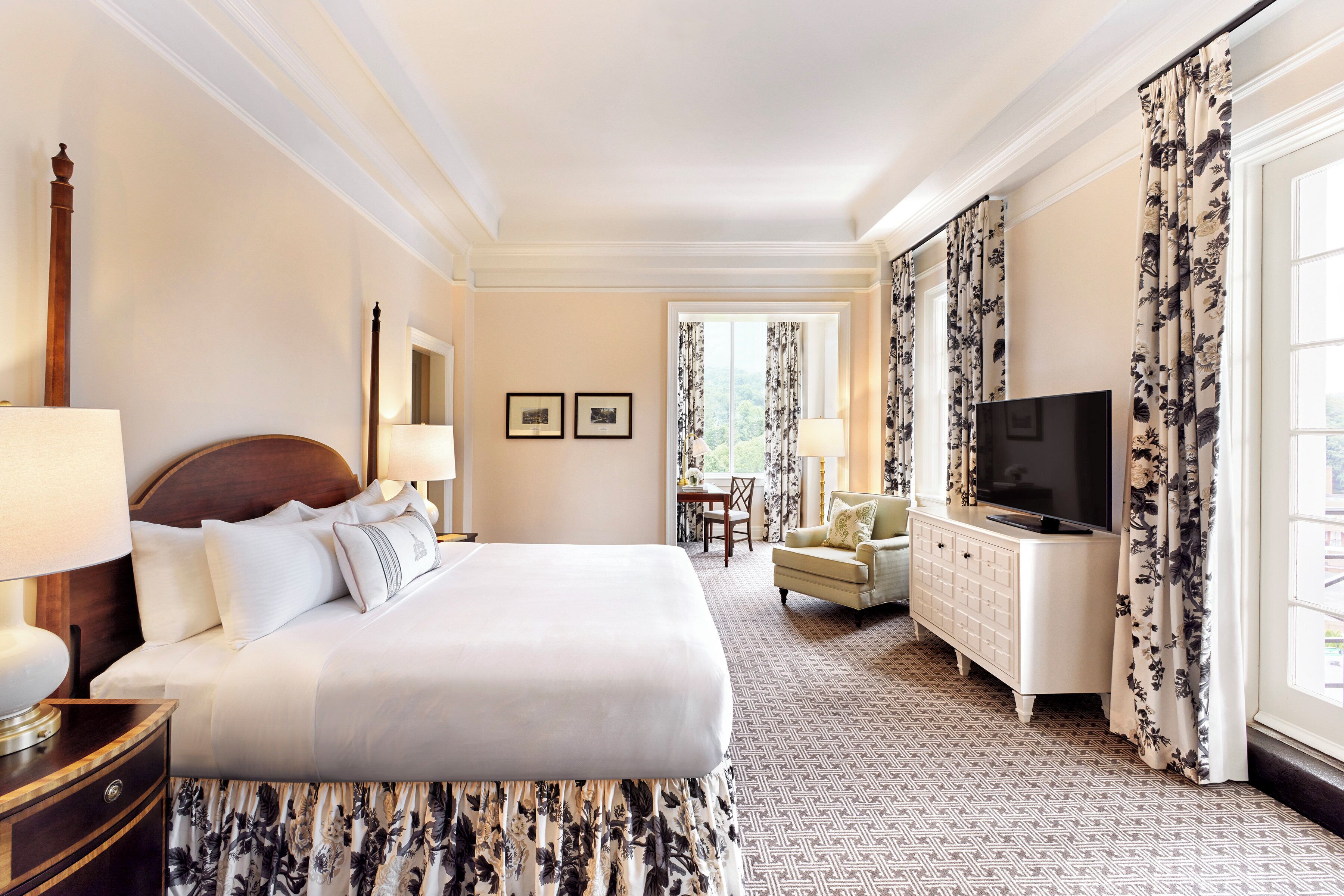 premier room, 1 king bed | hypo-allergenic bedding, pillow-top beds, in-room safe, desk