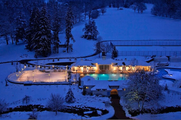Innenpool, AuĂenpool, Cabañas (gegen GebĂŒhr), Sonnenschirme