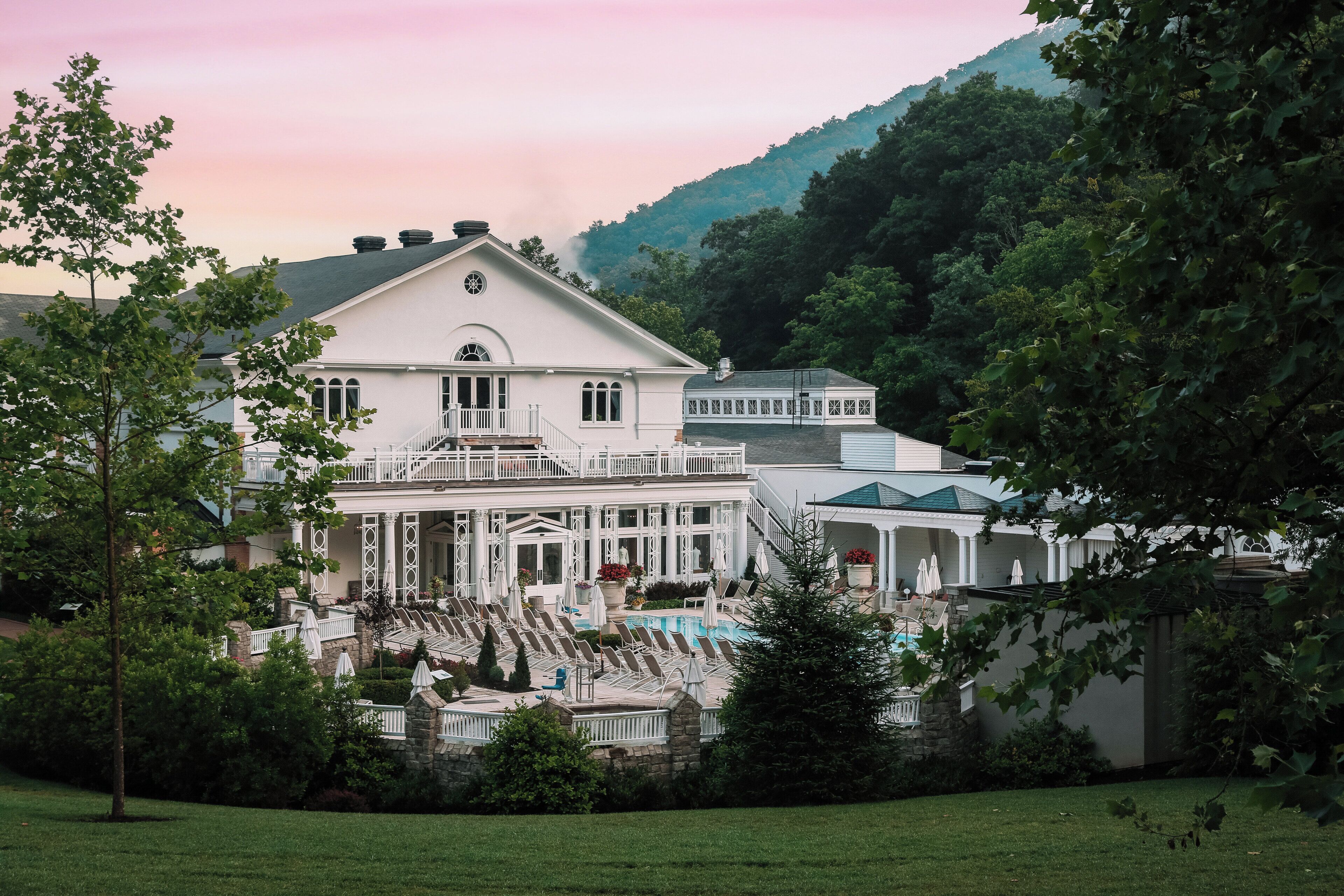Couples treatment rooms, sauna, hot tub, steam room, hot springs