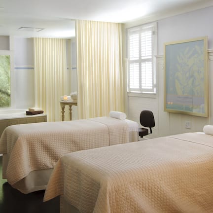 Couples treatment rooms, sauna, hot tub, steam room, hot springs