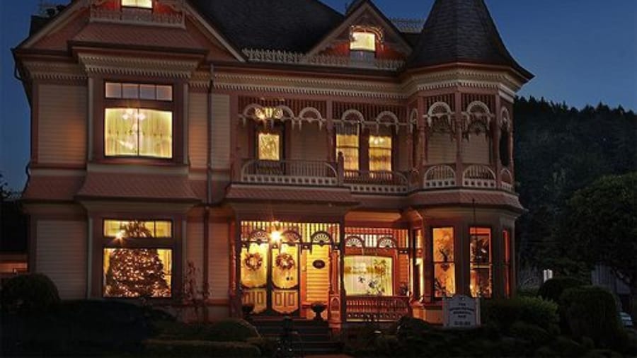 Gingerbread Mansion Inn