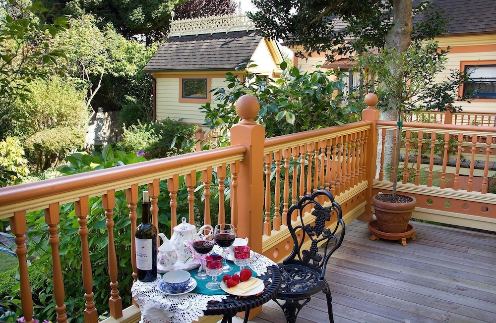 Gingerbread Mansion Inn by null