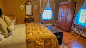 Superior Double Room, Ensuite (Room 2 Moosalamoo Room) | 1 bedroom, premium bedding, individually decorated
