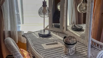 高级双人房, 独立浴室 (Room 5 The Champlain Room) | 1 多间卧室、高档床上用品、特色装修、特色家居