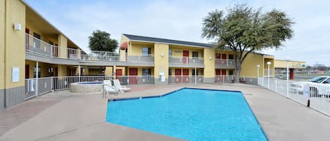 Außenpool, Liegestühle