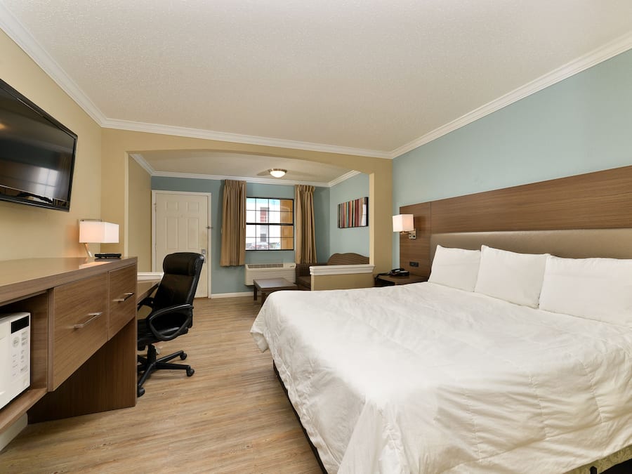 Desk, iron/ironing board, free WiFi