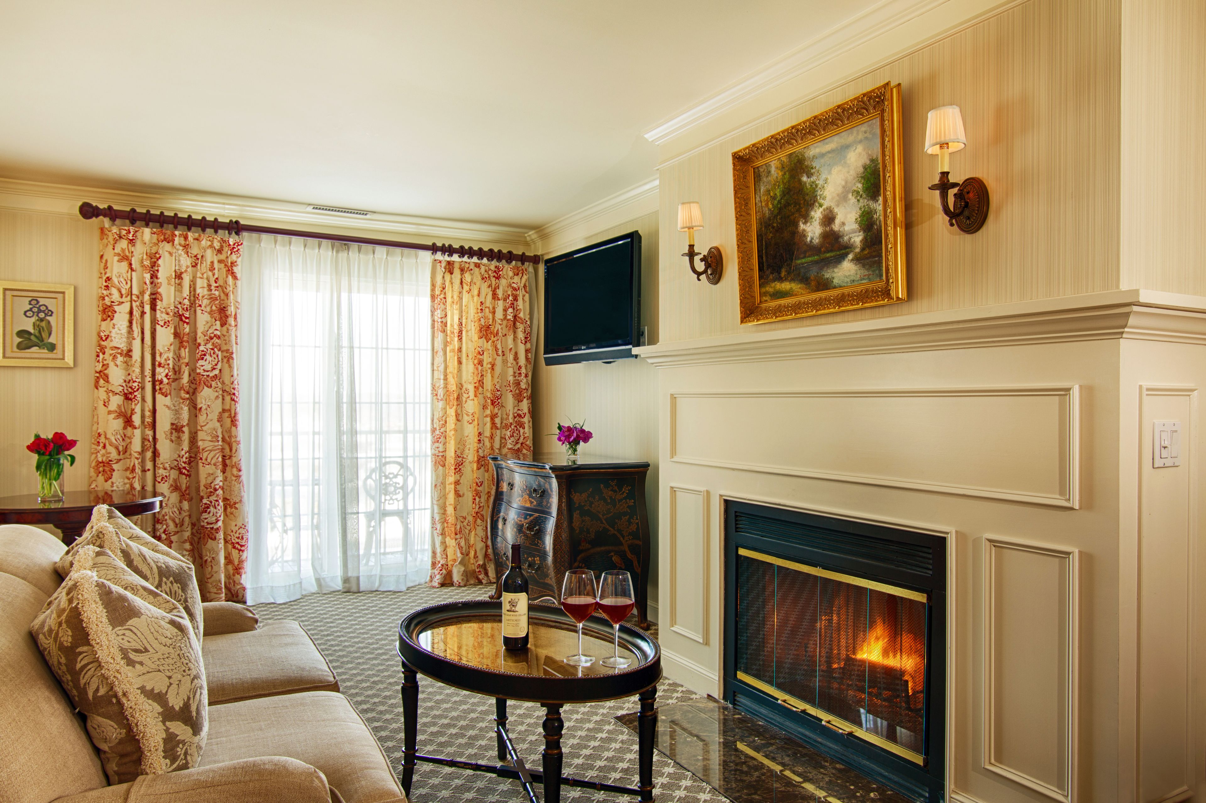 standard room, 1 king bed | living area | 40-inch tv with cable channels