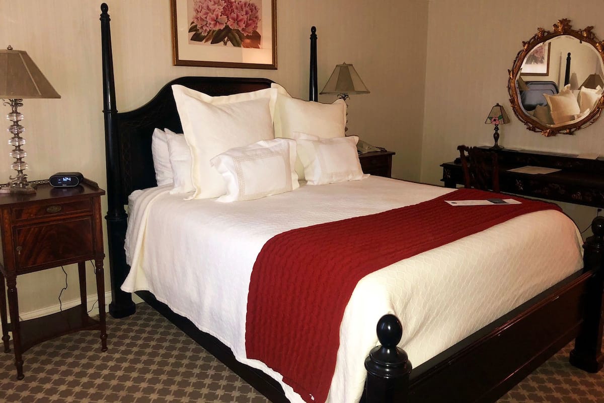 Premium bedding, minibar, individually decorated, individually furnished
