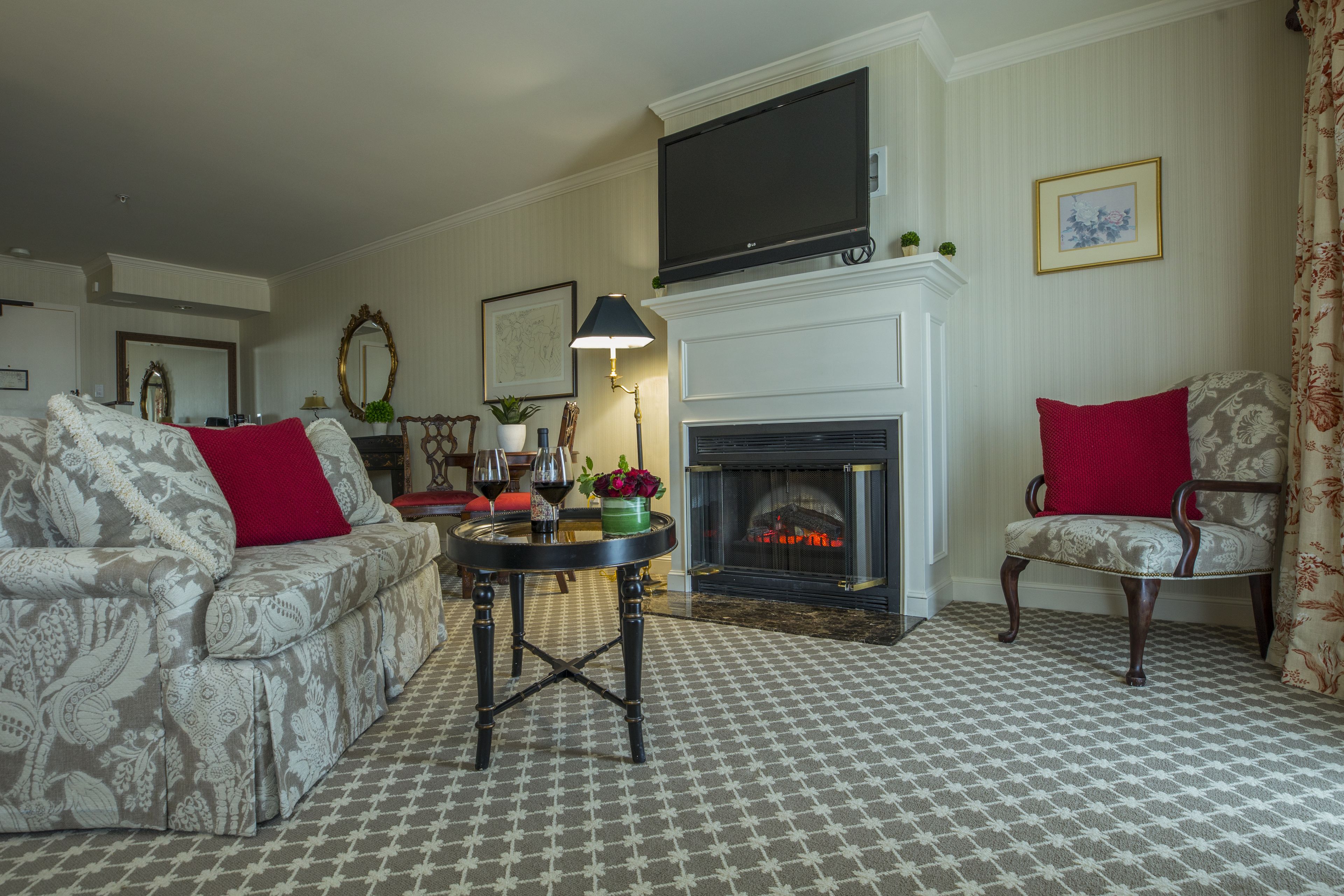 deluxe room, 1 king bed (water view) | living area | 40-inch tv with cable channels