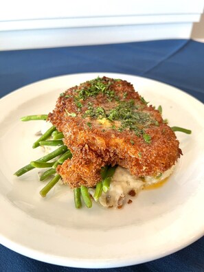 Frokost, lunsj og middag serveres