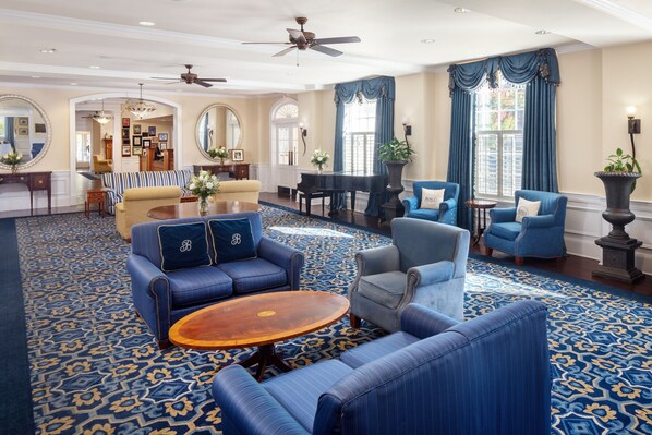 Coin salon dans le hall