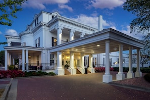 Front of property - Historic Boone Tavern Hotel and Restaurant (Berea)