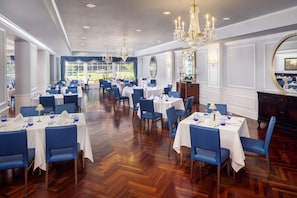 Breakfast, lunch and dinner served