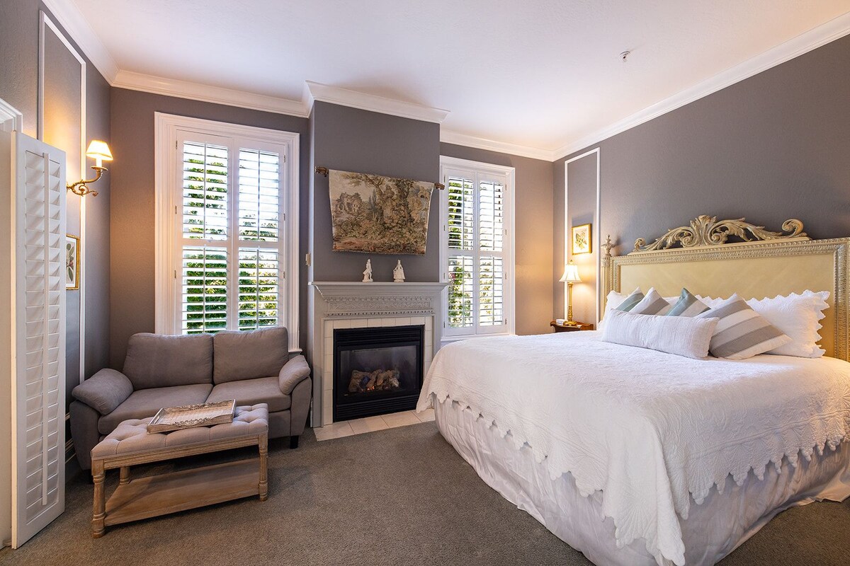 Room, 1 King Bed, Fireplace (Simeon's Quarters) | Premium bedding, pillowtop beds, desk, iron/ironing board
