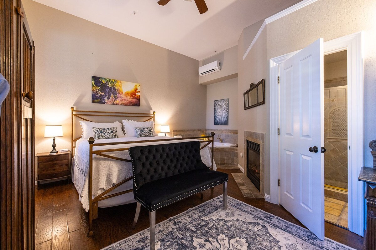 Room, 1 King Bed, Jetted Tub (Lady Helen's Room) | Premium bedding, pillowtop beds, desk, iron/ironing board