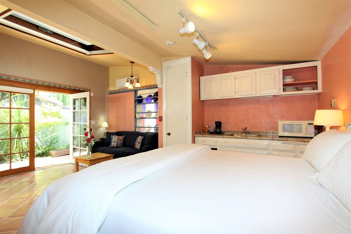 Family Room, 1 King Bed with Sofa bed | Premium bedding, pillowtop beds, desk, iron/ironing board