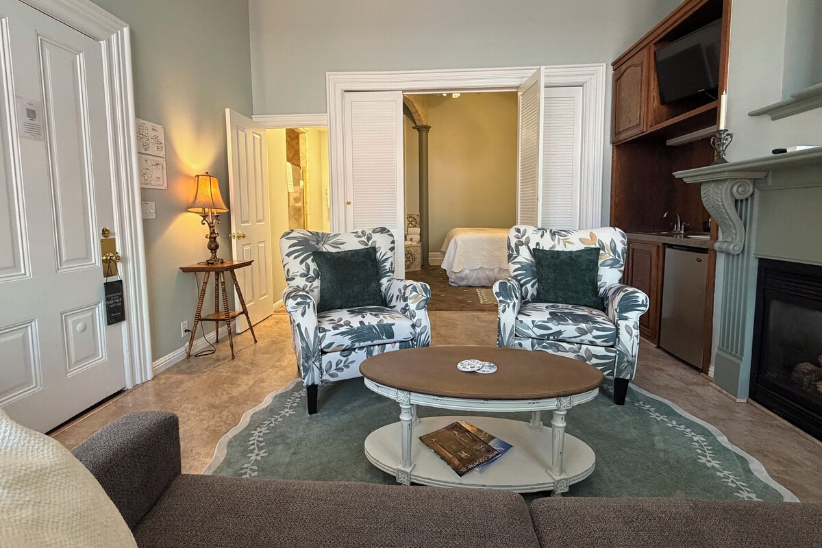 Suite, 1 King Bed with Sofa bed, Jetted Tub (Roman Suite: Two Rooms) | Living area | 42-inch flat-screen TV with satellite channels, TV