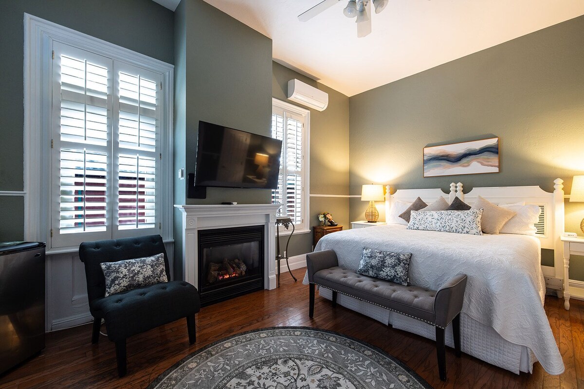 Room, 1 King Bed, Fireplace, Garden View (Angelina's Garden Room) | Premium bedding, pillowtop beds, desk, iron/ironing board