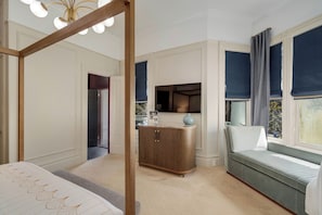 Egyptian cotton sheets, premium bedding, pillow-top beds, minibar